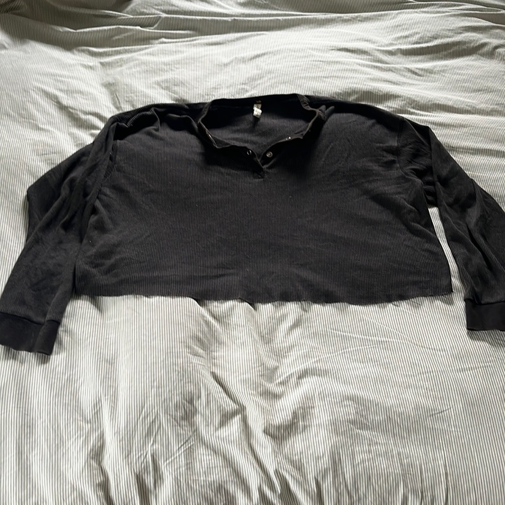 La hearts medium long sleeve cropped